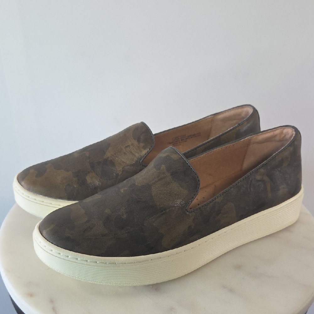 Sofft Camouflage Leather Loafers  Size 7